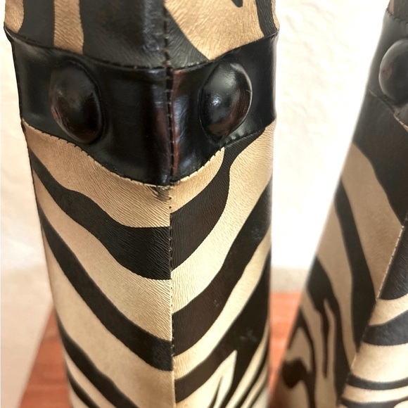 Pair of Zebra Pillar Candle Stands - Picture 6 of 11